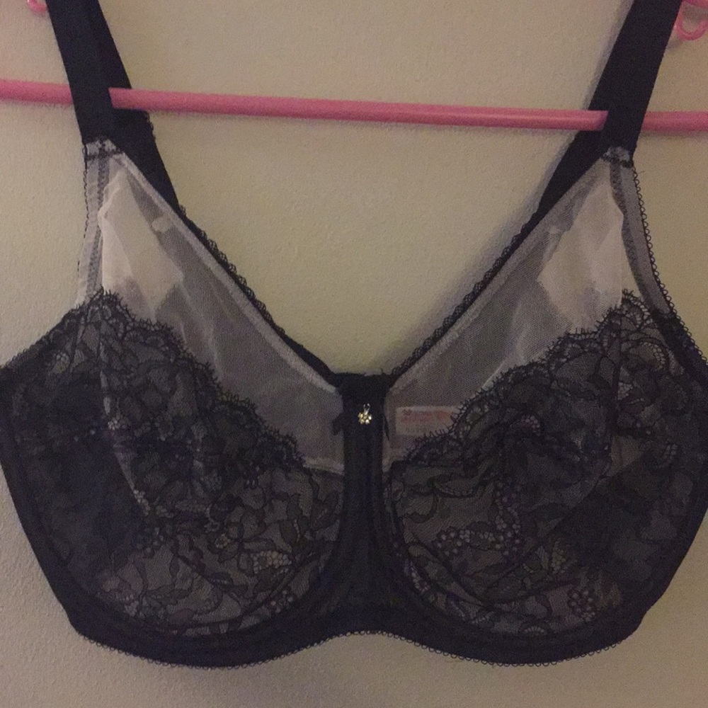 Brand new Black and white lace bra